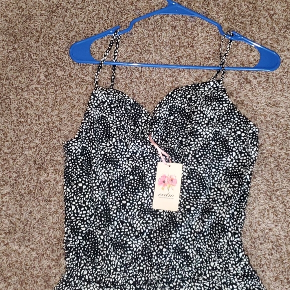 Romper - Picture 2 of 3